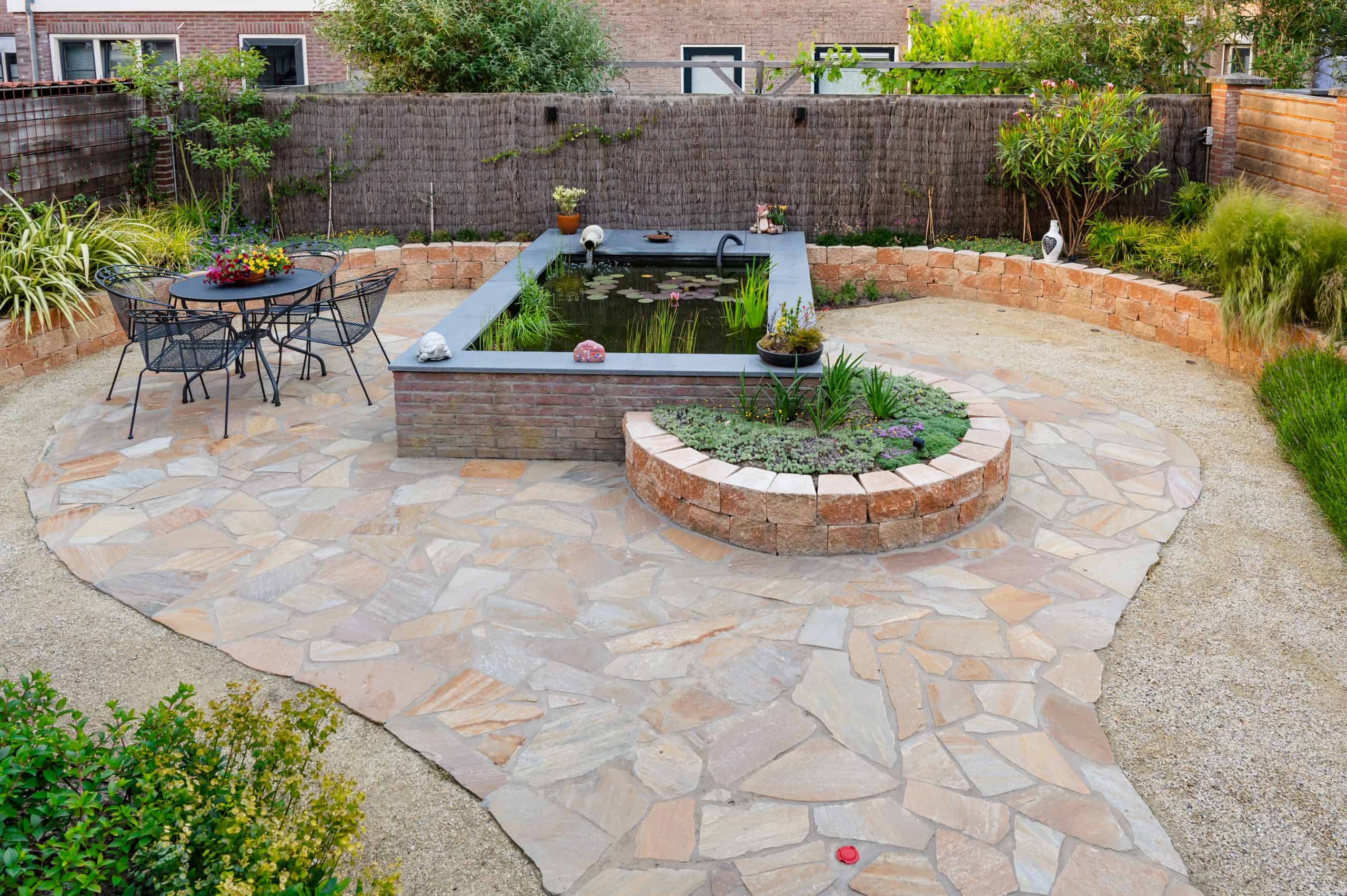 Onderhoudsvriendelijke tuin met vakantiegevoel