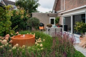 Sfeervolle-groene-tuin-Bosman-Tuinadvies