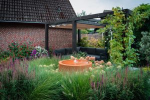 Sfeervolle-groene-tuin-Bosman-Tuinadvies