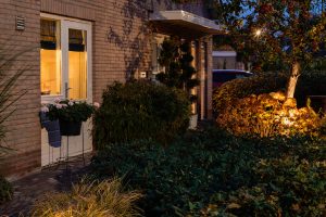 Sfeervolle-groene-tuin-Bosman-Tuinadvies