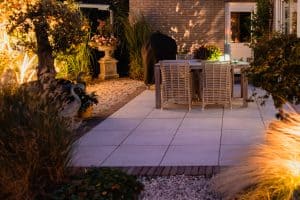 Sfeervolle-groene-tuin-Bosman-Tuinadvies