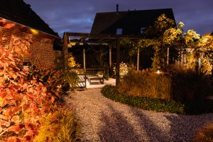Sfeervolle-groene-tuin-Bosman-Tuinadvies