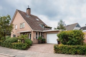 Sfeervolle-groene-tuin-Bosman-Tuinadvies