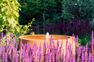 Sfeervolle-groene-tuin-Bosman-Tuinadvies